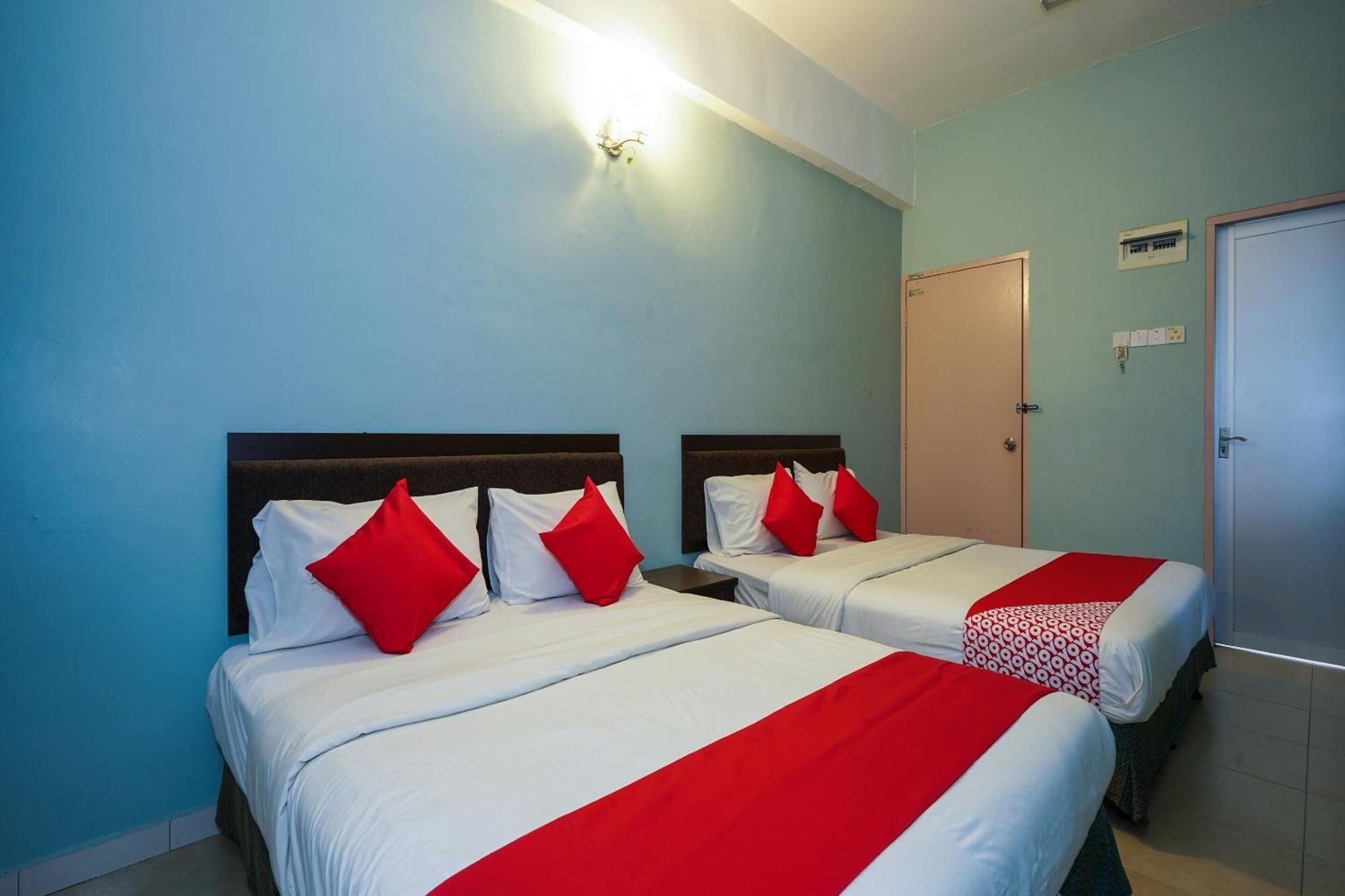 Hotel O Hotel Orchard Inn Lumut Exterior photo
