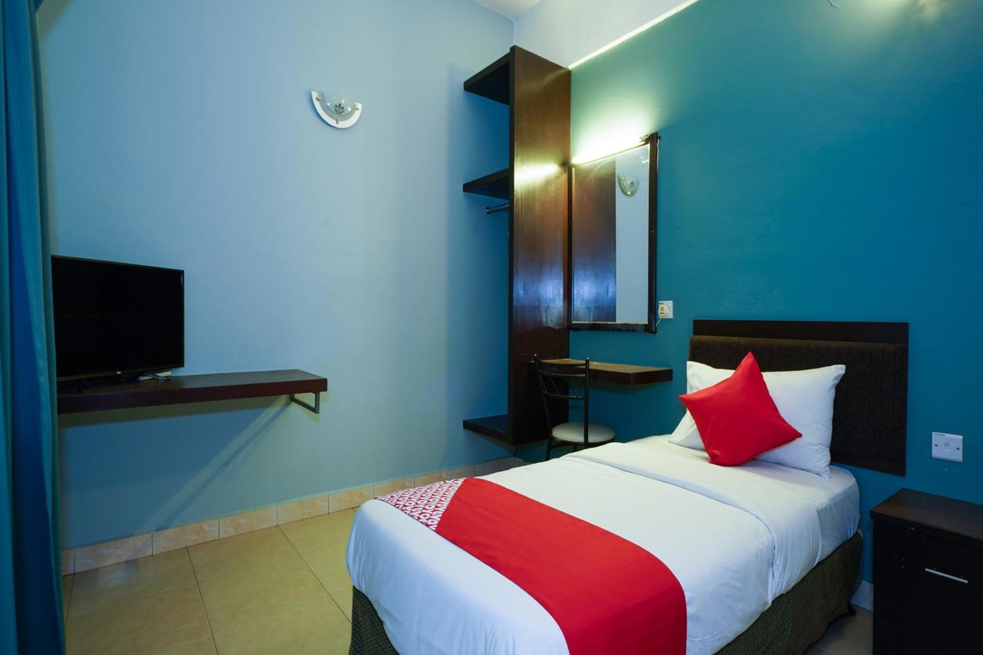 Hotel O Hotel Orchard Inn Lumut Exterior photo